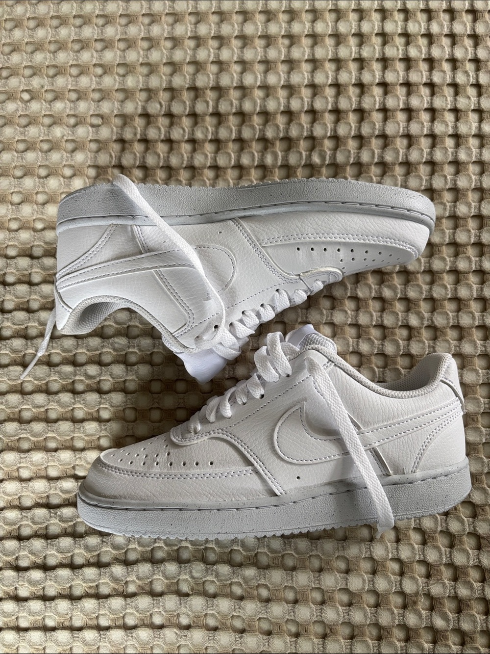 Nike White Sneakers Size 6 (youth)
